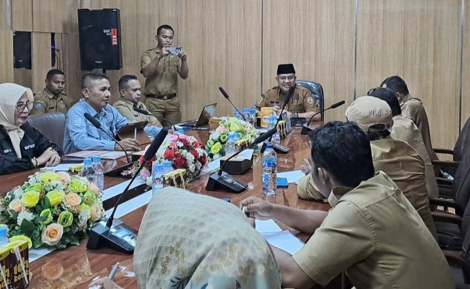 RAPAT koordinasi Pemprov Malut dan Pemkab Halteng persiapan pelantikan dan pengambilan sumpah Pj Bupati Halteng BS di Kantor Gubernur, Sofifi Kamis (13/8/2024)