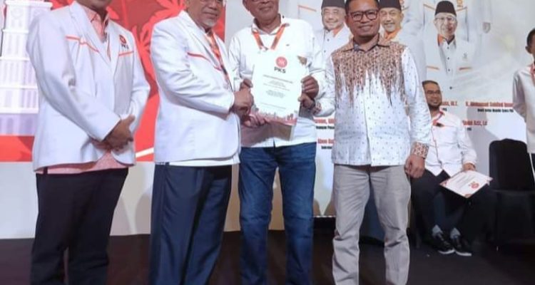 KETUA DPP PKS Bidang pembinaan wilayah indonesia timur Dr.Muhammad Kasuba dan ketua dewan pimpinan daerah (DPD) kepulauan sula Ramli Tidore.