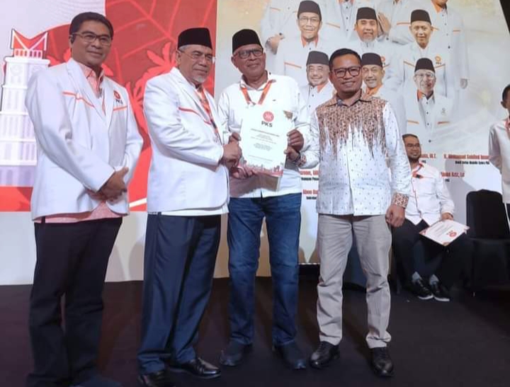 KETUA DPP PKS Bidang pembinaan wilayah indonesia timur Dr.Muhammad Kasuba dan ketua dewan pimpinan daerah (DPD) kepulauan sula Ramli Tidore.