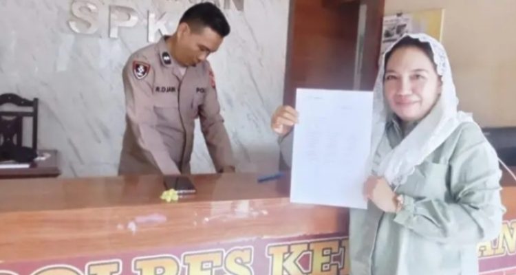 ASN Kepsul Yulita Umanailo melaporkan akun Facebook Aurel Ignis ke Polres, Sabtu (7/9/2024)