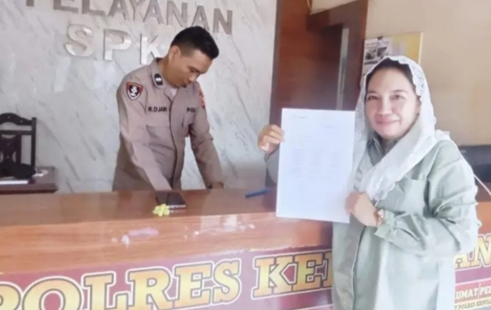 ASN Kepsul Yulita Umanailo melaporkan akun Facebook Aurel Ignis ke Polres, Sabtu (7/9/2024)