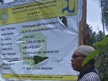 PAPAN proyek pekerjaan fisik jalan Buya-Waikafia