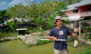 PERWAKILAN dari kelompok tani yang merasa terbantu dengan program pendampingan yang diadakan oleh Harita Nickel