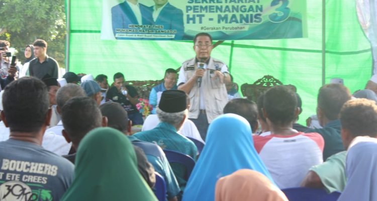 KETUA DPD PAN Kepsul, Safi Pawah saat kampanye untuk Paslon HT-MANIS di Desa Malbufa, Kecamatan Sanana Utara,.Kamis (31/10/2024)