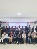 POSE bersama KPU dan JaDI Maluku Utara bersama mahasiswa usai kegiatan workshop di Aula UMMU Ternate, Minggu (17/11/2024)