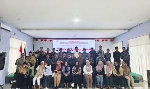 POSE bersama KPU dan JaDI Maluku Utara bersama mahasiswa usai kegiatan workshop di Aula UMMU Ternate, Minggu (17/11/2024)