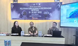 KEPALA dinas pendidikan dan kebudayaan provinsi Maluku Utara, Abubakar Abdullah (tengah) membuka kegiatan pelatihan guru koding dan kecerdasan artifisial, di SMK Negeri 2 Kota Ternate, Senin (21/7/2025)