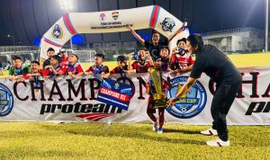 SSB Indonesia Muda Ternate mengangkat trofi turnamen FOSMI CUP di Jakarta 