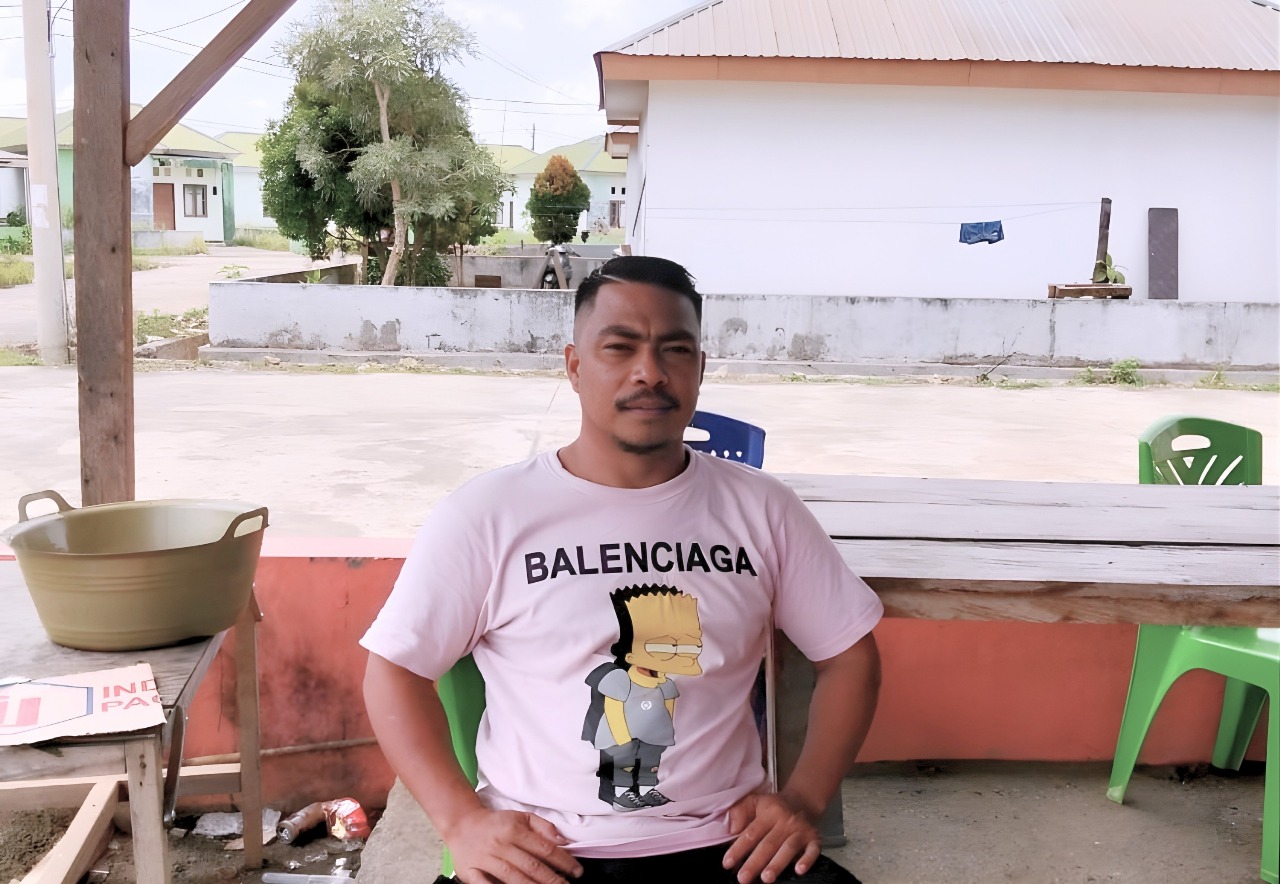 Yusdin Ode Atia, warga Desa Kawasi,