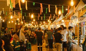 SALAH satu bentuk Kolaborasi Harita Nickel dan Masyarakat: Food Street Night Market, kegiatan yang membuka peluang ekonomi bagi kelompok UMKM di Kawasi untuk menjual dagangannya kepada karyawan. SALAH satu bentuk Kolaborasi Harita Nickel dan Masyarakat: Food Street Night Market, kegiatan yang membuka peluang ekonomi bagi kelompok UMKM di Kawasi untuk menjual dagangannya kepada karyawan.