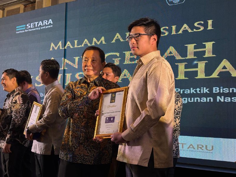 SUSTAINABILITY Manager Harita Nickel, Alexander Lieman, menerima piagam Business and Human Rights (BHAM) Award dari SETARA Institute pada Rabu (26/11/2025) di Jakarta. 