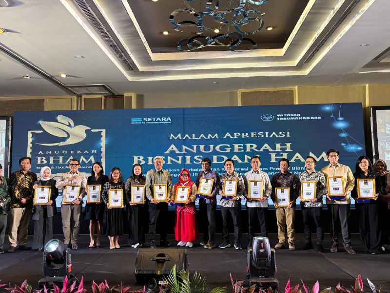 SUSTAINABILITY Manager Harita Nickel, Alexander Lieman (kedua dari kanan), menerima piagam Business and Human Rights (BHAM) Award dari SETARA Institute pada Rabu (26/11/2025) di Jakarta.