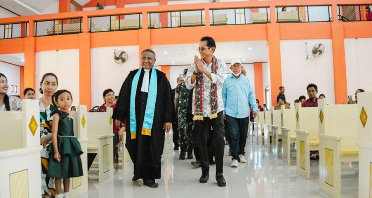 PERESMIAN Gereja Imanuel Kawasi oleh Wakil Bupati Halmahera Selatan bersama Sinode Gereja Protestan Maluku (GPM).