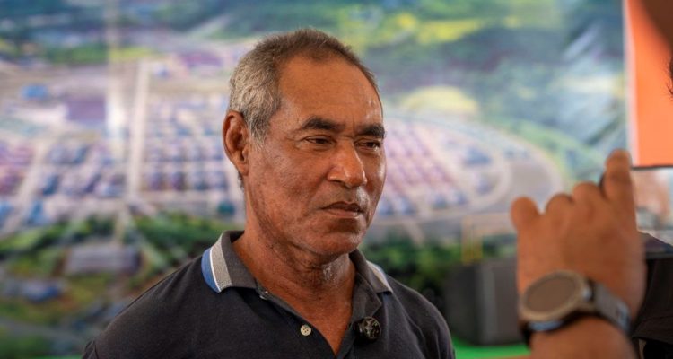 SAIDI Joronga, warga Kawasi yang mengaku sudah hidup nyaman dan aman di Pemukiman Baru Desa Kawasi. SAIDI Joronga, warga Kawasi yang mengaku sudah hidup nyaman dan aman di Pemukiman Baru Desa Kawasi.