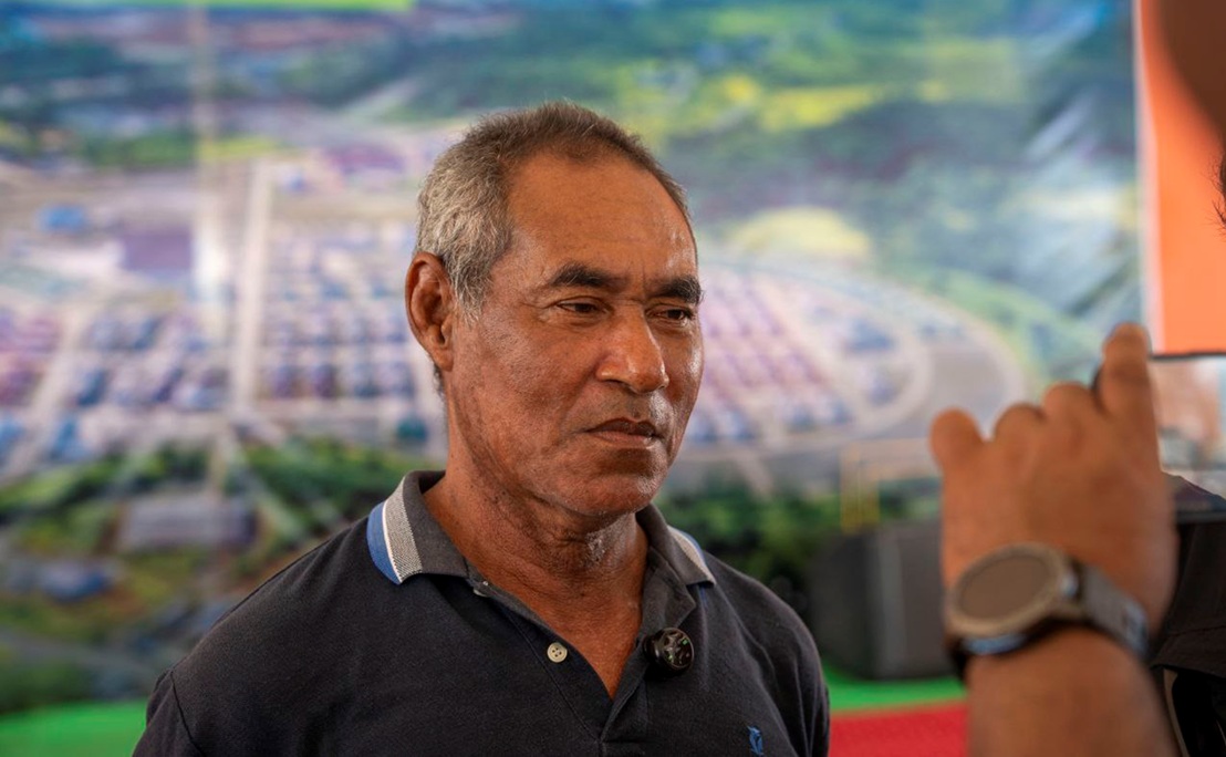 SAIDI Joronga, warga Kawasi yang mengaku sudah hidup nyaman dan aman di Pemukiman Baru Desa Kawasi.