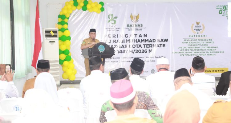WALIKOTA Ternate M. Tauhid Soleman saat menyampaikan sambutan kegiatan isra mi'raj dan milad BAZNAS Kota Ternate di Aula Kantor Walikota Ternate, Selasa (20/1/2026) malam