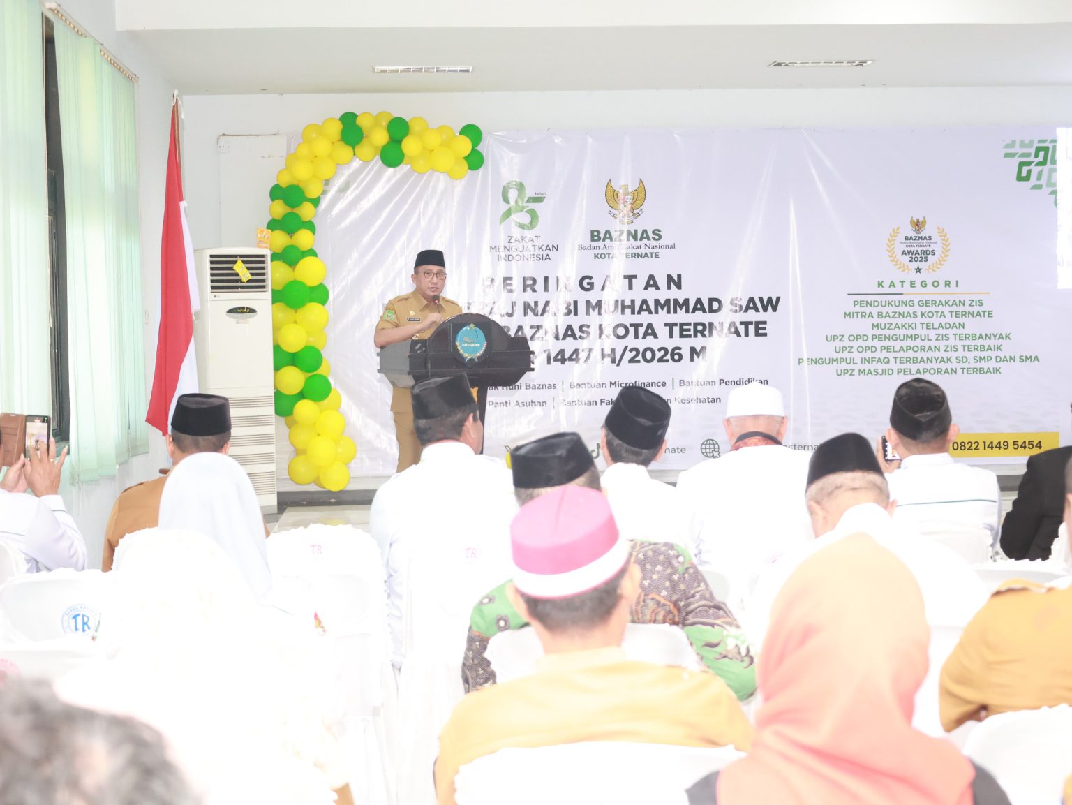 WALIKOTA Ternate M. Tauhid Soleman saat menyampaikan sambutan kegiatan isra mi'raj dan milad BAZNAS Kota Ternate di Aula Kantor Walikota Ternate, Selasa (20/1/2026) malam