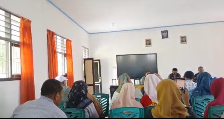 SUASANA pertemuan guru SMA, SMK dan SLB bersama Dikbud Malut di Aula SMK Negeri 3 Kota Tidore Kepulauan, Maluku Utara