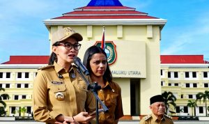 GUBERNUR Maluku Utara Sherly Tjoanda saat mengambil apel pagi