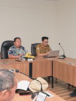 KETUA Panitia Pelaksanaan Jaringan Kota pusaka Indonesia (JKPI) M. Rizal Marsaoly memimpin rapat di kantor Bappelitbangda Kota Ternate, Senin 23/2/2026)