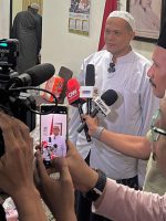 DR (HC) Abuya Al Habib Abubakar Bin Hasan Al-Attas Az-Zabidi, saat diwawancara media di malam nifsu sya'ban, Senin (2/2/2026) malam.