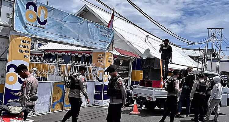 APAK Maluku Utara saat menggelar aksi di depan kantor BPJN Malut, Kamis (5/2/2026)