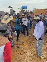 WARGA dua desa di Halmahera Tengah (Halteng) yakni Desa Sagea dan Desa Kia memboikot aktivitas tambang PT MAI, Senin (9/2/2026)