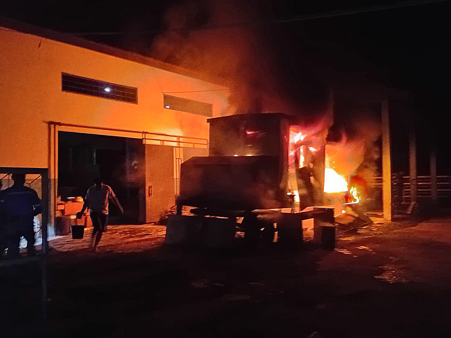 MESIN milik PLN di Subaim, Haltim terbakar, Selasa (10/2/2026)