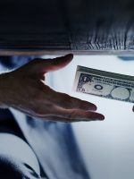 ILUSTRASI suap atau gratifikasi