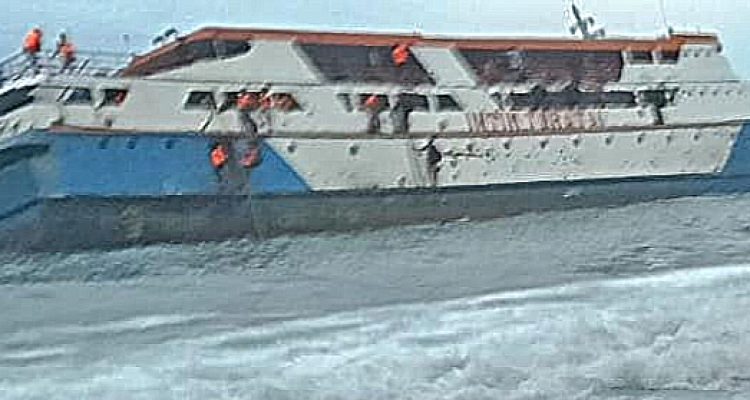 KM. Intim Teratai Saat Mengalami Karam di Perairan Pulau Makian, Selasa (17/2/2026) pagi