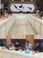 SUASANA rapat dengar pendapat (RDP) bersama Satpol PP, Dishub, Disperindag dan ISSAP Kota Ternate, di ruang rapat DPRD Kota Ternate, Senin (9/2/2026)