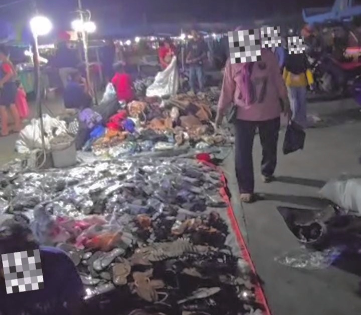 SUASANA dagang dalam terminal gamalama ternate, Minggu (15/3/2026) malam