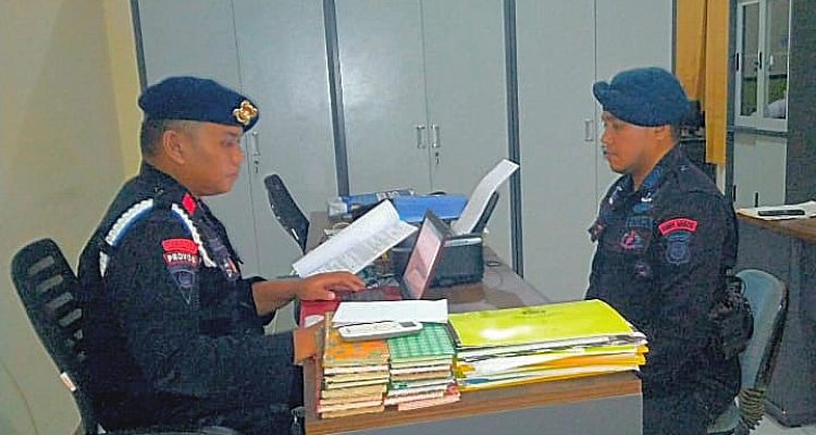 OKNUM Anggota Brimob Malut Bripka RD saat menjalani pemeriksaan