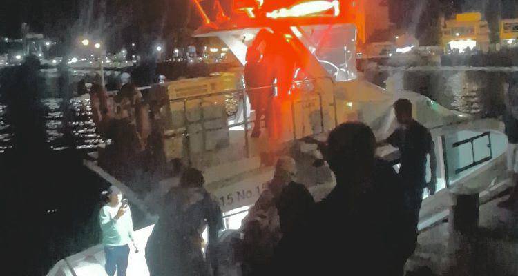 SPEED boat ambulance laut di pelabuhan residen ternate, Sabtu (28/3/2026) malam