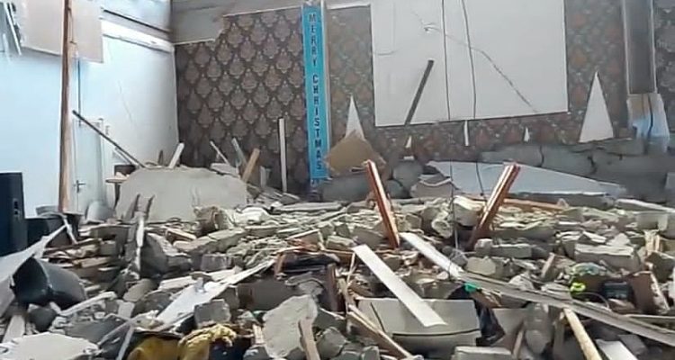 GEREJA Kalvari, Batang Dua, Kota Ternate, mengalami rusak parah akibat gempa bumi 7,3 SR, Kamis (2/4/2026).