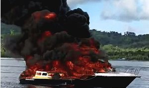 SPEED boat milik perusahaan kayu di desa Falabisahaya, Kecamatan Mangoli Utara Kepsul terbakar, Minggu (4/4/2026)