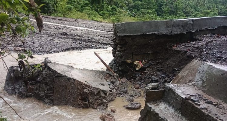 TALUD di Desa Baleha yang rusak