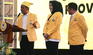 DARI KIRI: Ketua umum partai Golkar Bahlil Lahadalia, Alien Mus, Anjas Taher satu panggung pada pembukaan Musda Partai Golkar, Hotel Bela Minggu (12/4/2026)