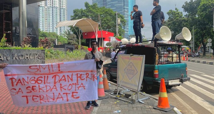 SMIT menggelar aksi di KPK dan Kejagung, Jakarta (23/4/2026).