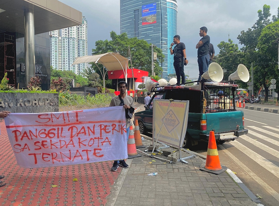 SMIT menggelar aksi di KPK dan Kejagung, Jakarta (23/4/2026).
