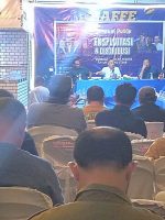 SUASANA diskusi publik di Kafe Restorasi, Kelurahan Kampung Makassar,, Jumat (24/4/2026). DARI KIRI; Akademisi Aziz Hasyim, Ketua DPP NasDem Willy Aditya, Ketua Bappilu NasDem Malut Muchlis Tapitapi