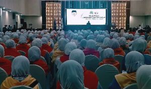 WAKIL gubernur Maluku Utara Sarbin Sehe melepas calon jemaah haji Maluku Utara di Asrama haji, Kelurahan Ngade Selasa (28/4/2026) sore