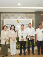 GUBERNUR Maluku Utara Sherly Tjoanda (Tengah) pose bersama dirjen bina marga usai pertemuan, Senin (11/5/2026)
