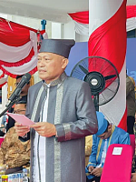 INSPEKTUR upacara Hardiknas 2026, Wakil Gubernur Maluku Utara, Sarbin Sehe saat bacakan sambutan Menteri Pendidikan Dasar dan Menengah, Sabtu (2/5/2026).(Foto:Yudi).