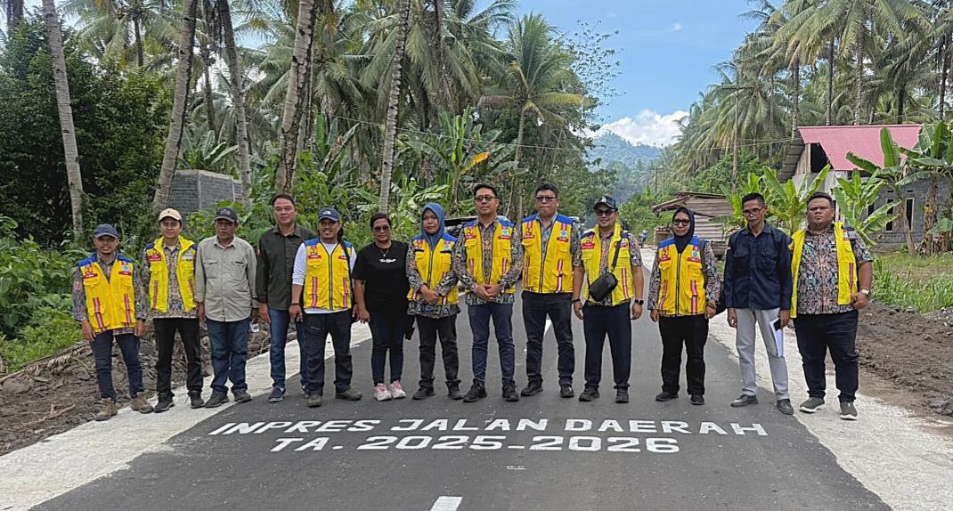 PELAKSANA tugas (Plt) Jalan Nasional (BPJN) Maluku Utara, Abdul Hamid Payapo bersama tim saat meninjau beberapa titik pekerjaan jalan di wilayah Maluku Utara (4/5/2026)