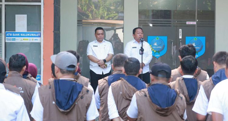 SEKDA Kota Ternate Rizal Marsaoly didampingi Kepala BP2RD Mochtar Hasyim saat memberikan arahan pada program Rabu Menyapa, Rabu (20/5/2026) SEKDA Kota Ternate Rizal Marsaoly didampingi Kepala BP2RD Mochtar Hasyim saat memberikan arahan pada program Rabu Menyapa, Rabu (20/5/2026)