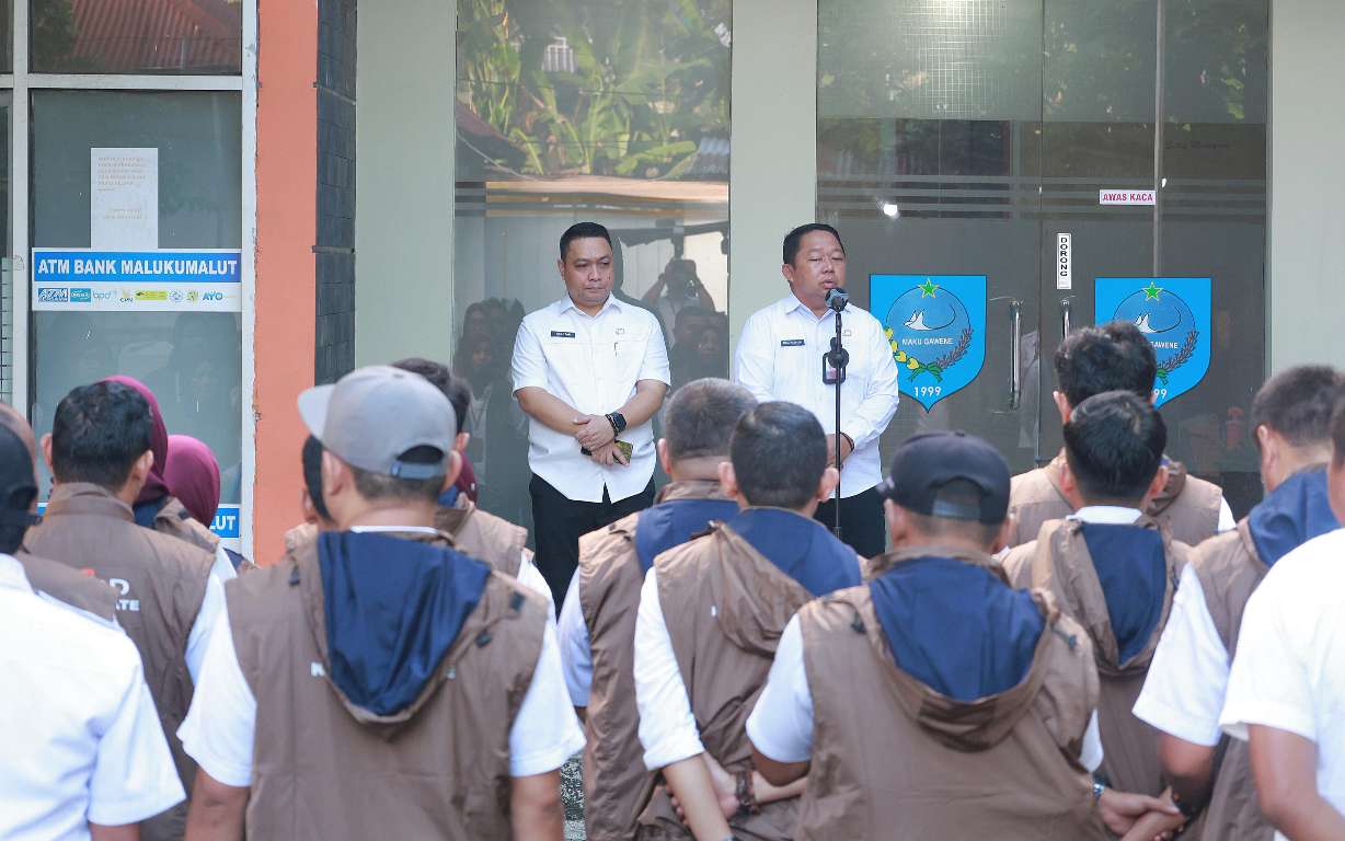SEKDA Kota Ternate Rizal Marsaoly didampingi Kepala BP2RD Mochtar Hasyim saat memberikan arahan pada program Rabu Menyapa, Rabu (20/5/2026)