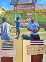 WALI murid dan masyarakat Desa Kaporo gelar aksi palang sekolah, tolak pergantian kepala sekolah SMP Negeri 2 Mangoli Selatan, Rabu (20/5/2026) WALI murid dan masyarakat Desa Kaporo gelar aksi palang sekolah, tolak pergantian kepala sekolah SMP Negeri 2 Mangoli Selatan, Rabu (20/5/2026)