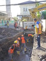 PROSES pekerjaan Deuker di Kelurahan Kayu Merah Ternate oleh BPJN Maluku Utara. (istimewa) PROSES pekerjaan Deuker di Kelurahan Kayu Merah Ternate oleh BPJN Maluku Utara. (istimewa)