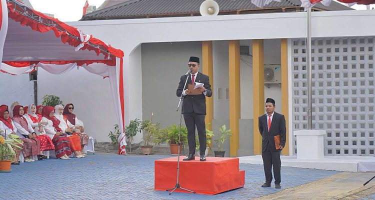 PLT Kepala BPJN Maluku Utara Abdul Hamid Payapo memimpin upacara HUT RI ke-81 Tahun, Senin (17/8/2026) PLT Kepala BPJN Maluku Utara Abdul Hamid Payapo memimpin upacara HUT RI ke-81 Tahun, Senin (17/8/2026)